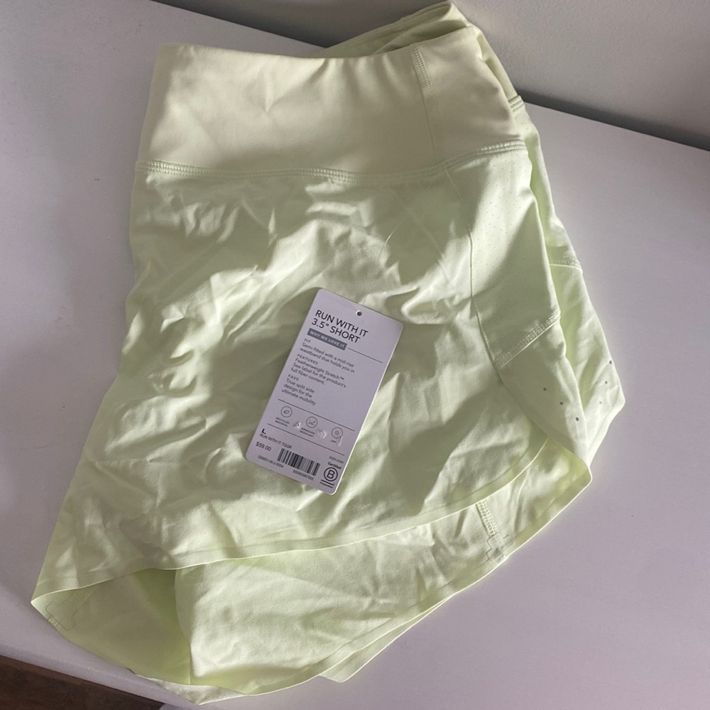 NWT bright yellow run with it 3.5 in Athleta short